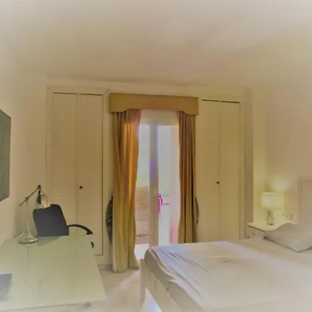 Beachside In 5 Star Gated Apartment